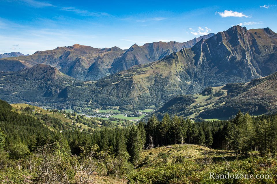 Belle vue sur les sommets depuis la piste