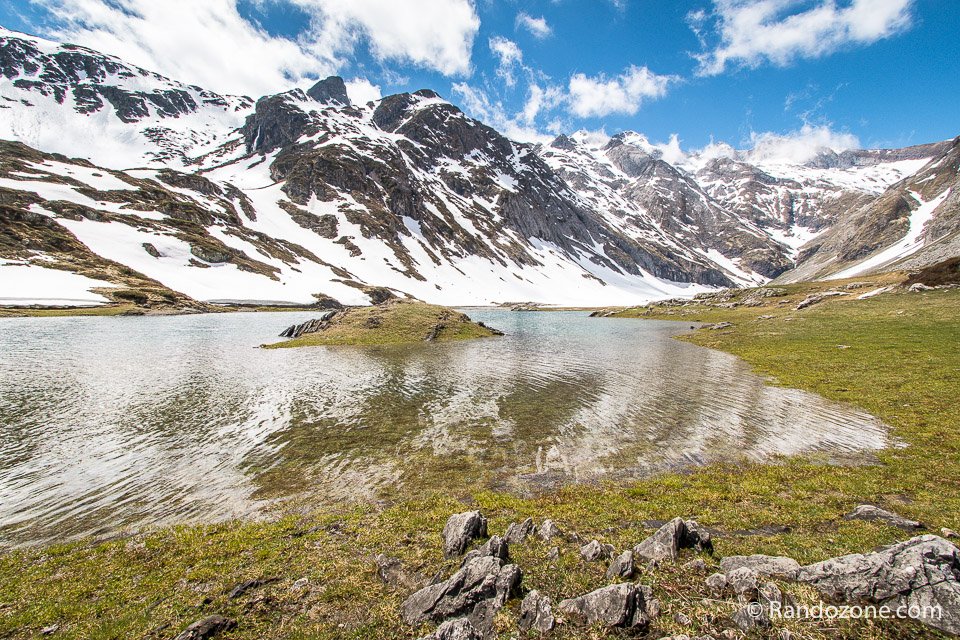 Pause au bord du lac d'Ossoue