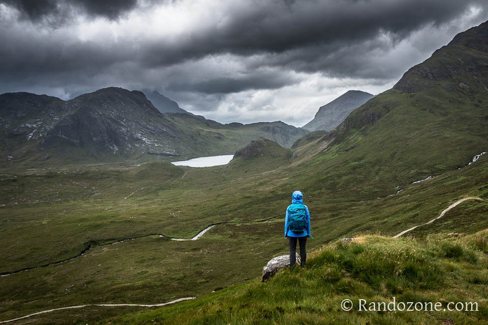 Au loin le Loch Na Creitheach