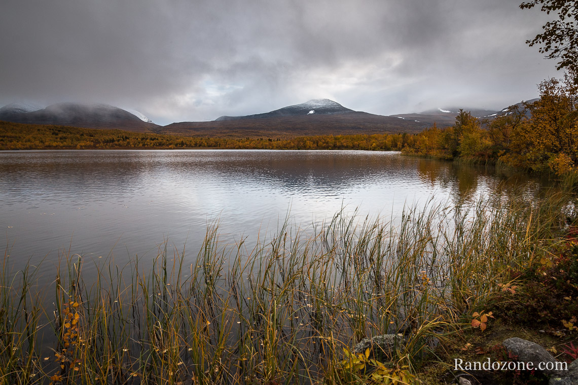 Au bord du lac Vuolip Njhkajavri