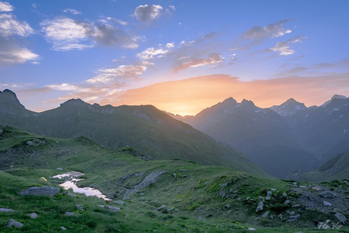 Vue vers l'Est depuis la terrasse du refuge de Pombie