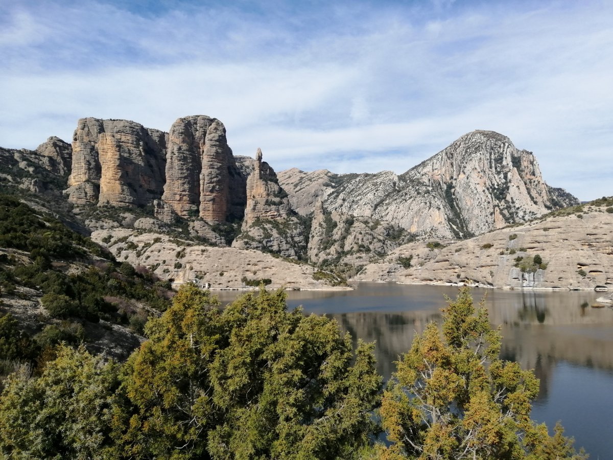 embalse et Mallos de Vadiello en aragon Espagne