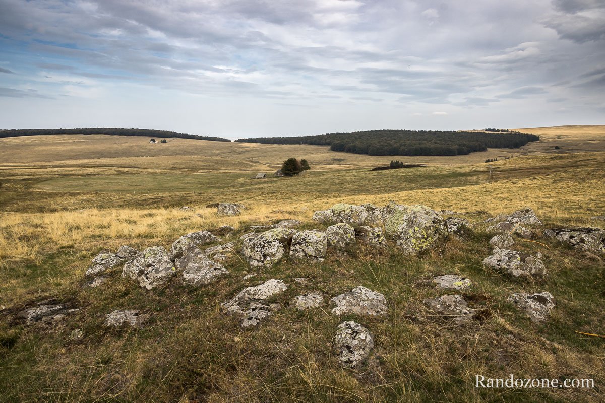 Paysage d'Aubrac sous les nuages