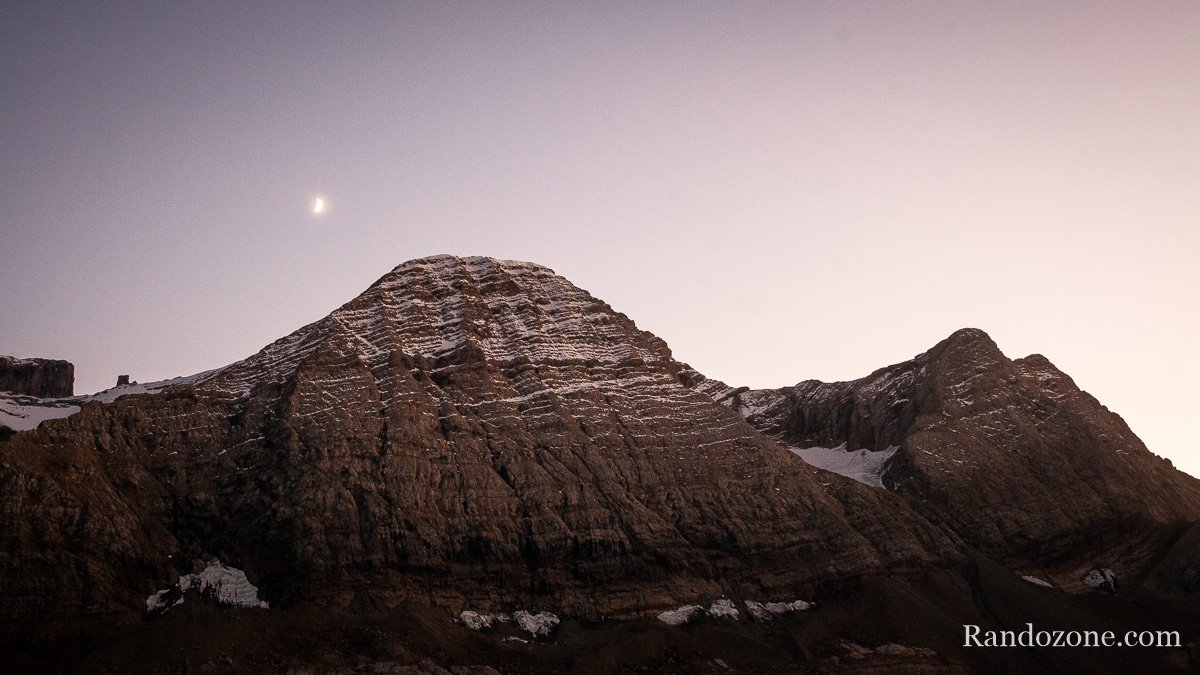 La lune se lve au dessus du Taillon