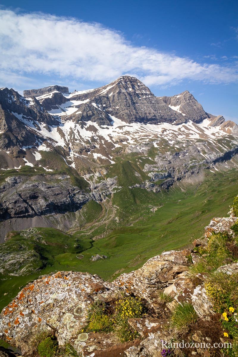 Une partie de la Brche de Roland et le Taillon depuis le pic de la Pahule