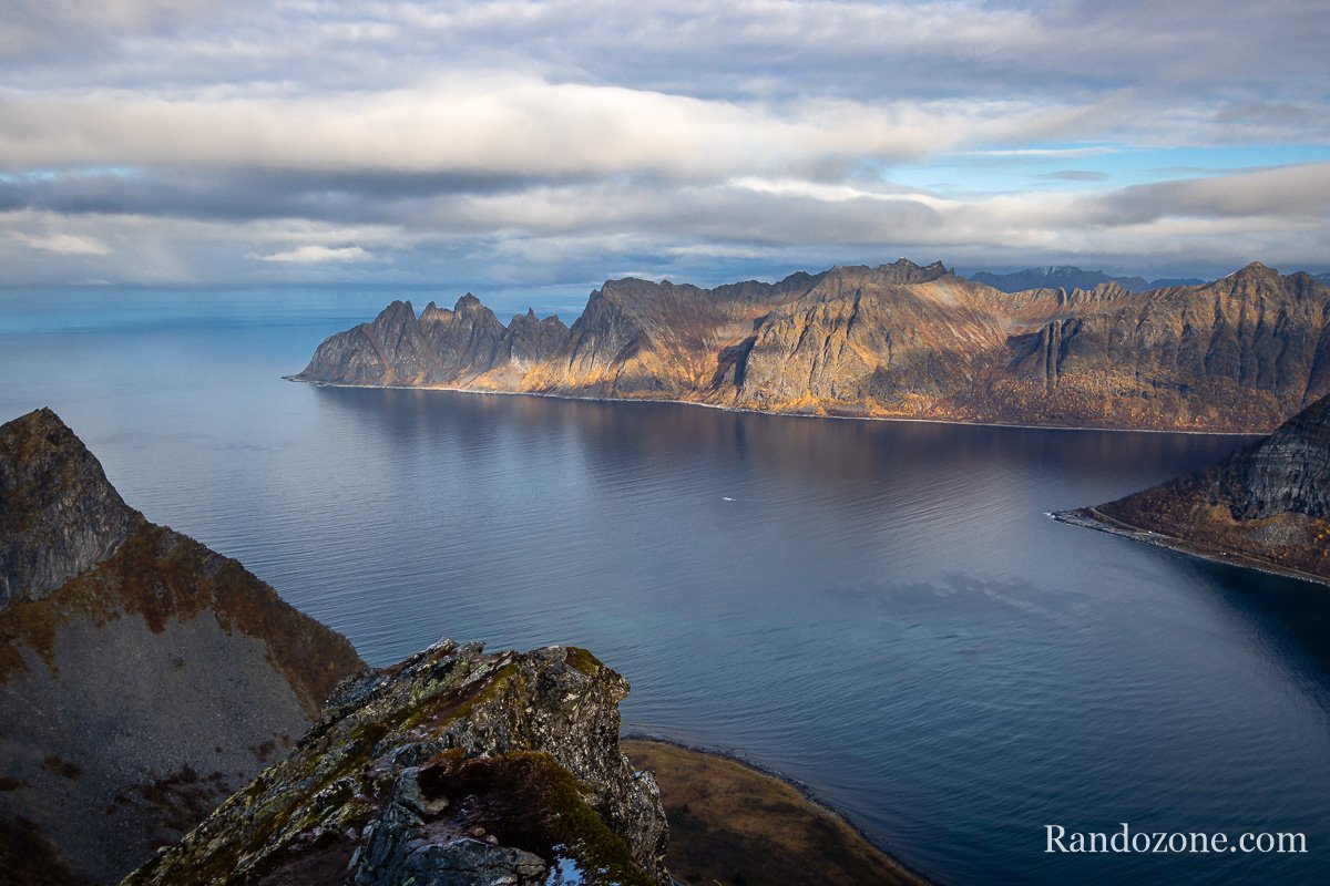 Vue sur la mer depuis Husfjellet