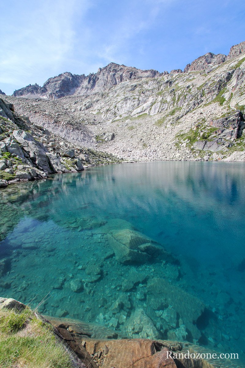 Belle couleur du Grand lac d'Ardiden au pied du pic d'Ardiden