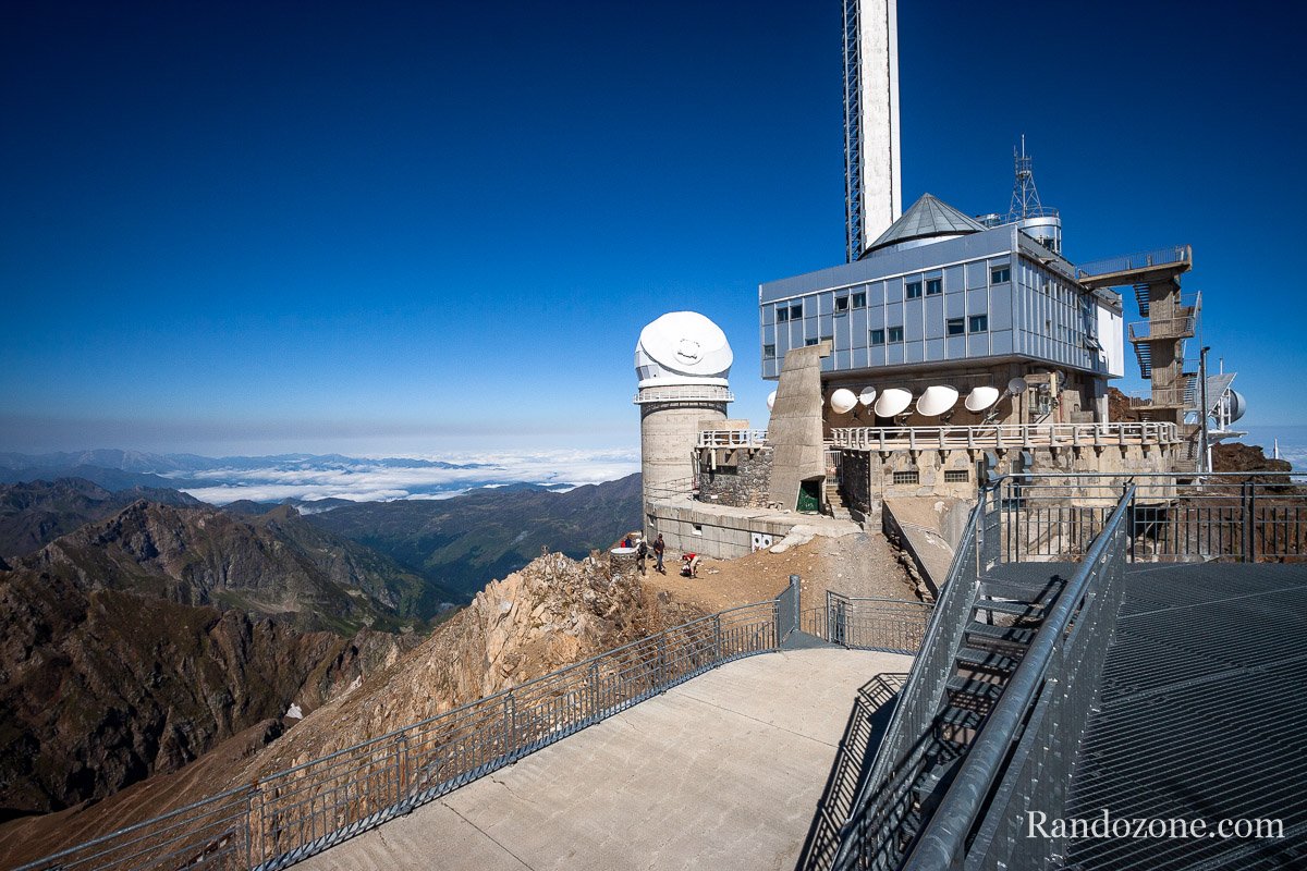 Depuis une des terrasses du pic du Midi