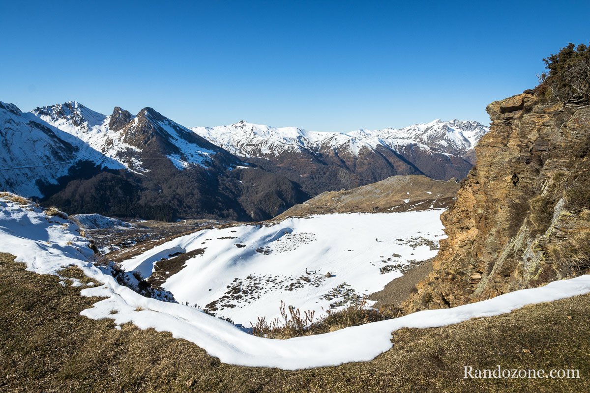 Depuis la crte, le sentier par lequel je vais faire la boucle
