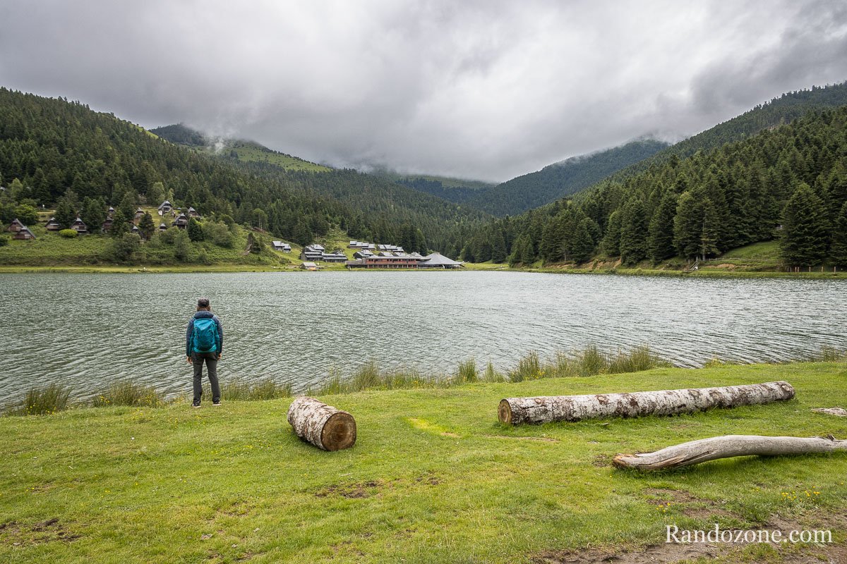 Au bord du lac de Payolle