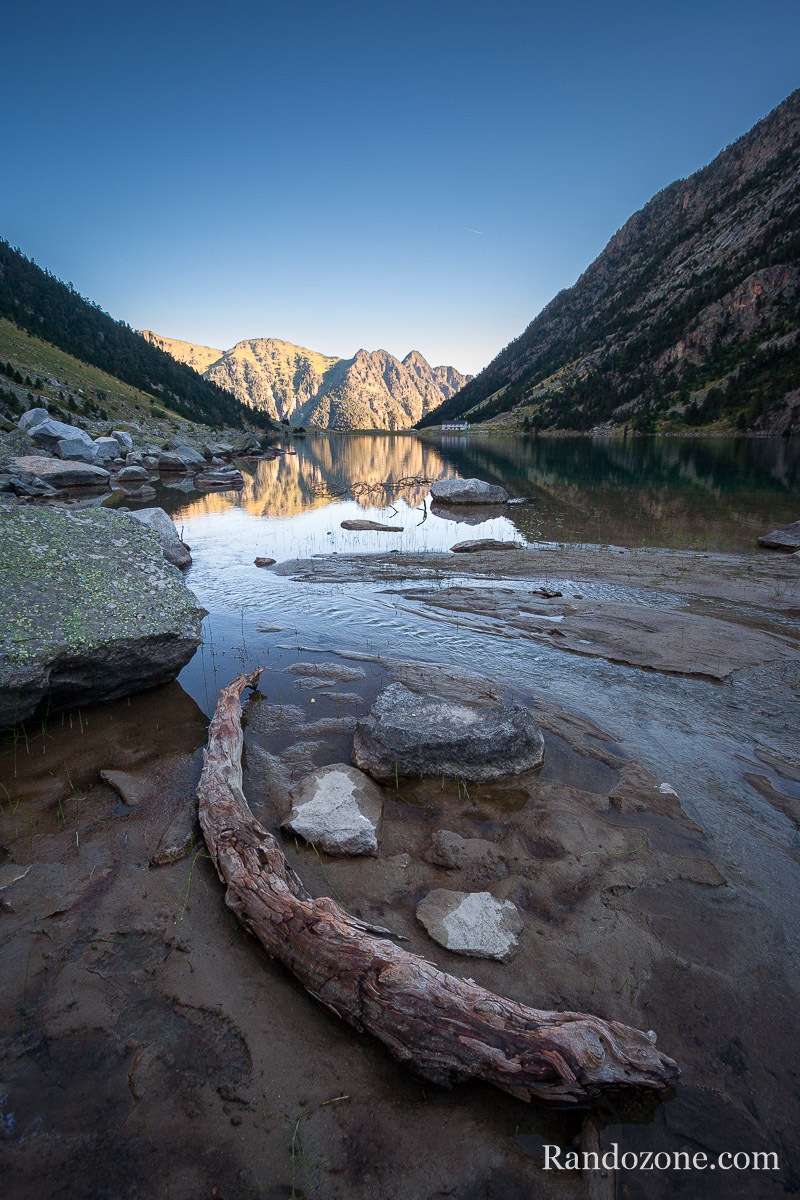 Lumire du matin sur le lac de Gaube