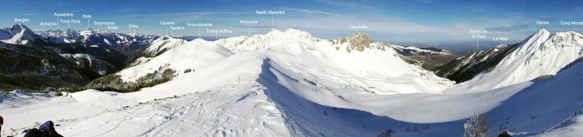 Panorama identifi depuis le pic de Bareilles
