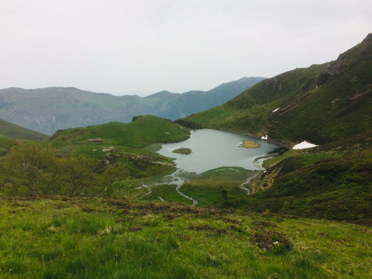 Lac d'Aygue Rouye depuis la crte du liset de Hount Blanque