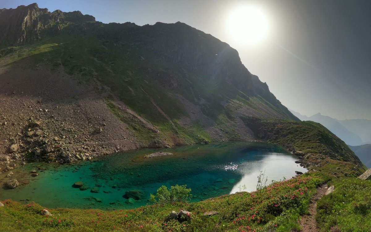 Eaux vertes du lac d'Antarrouyes
