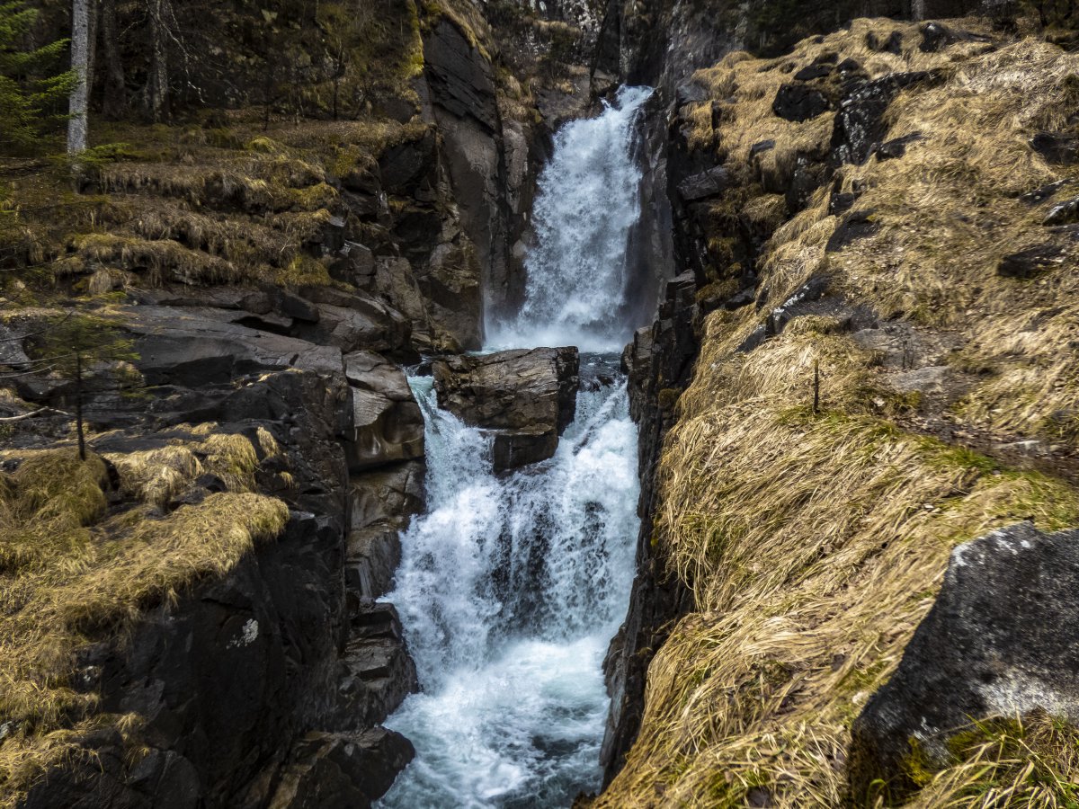 Cascade de Bousss, chemin des cascades