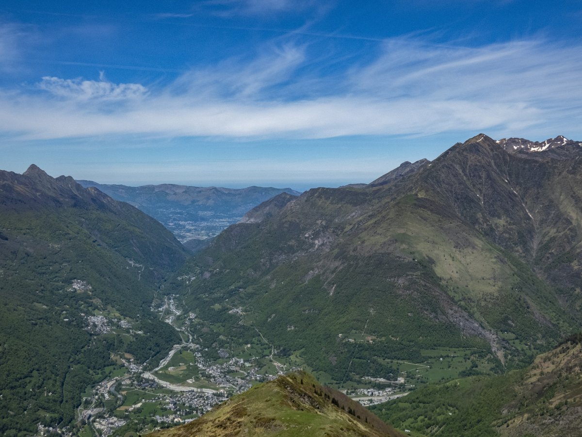 Vue sur Luz-Saint-Sauveur depuis le pic de Bergons