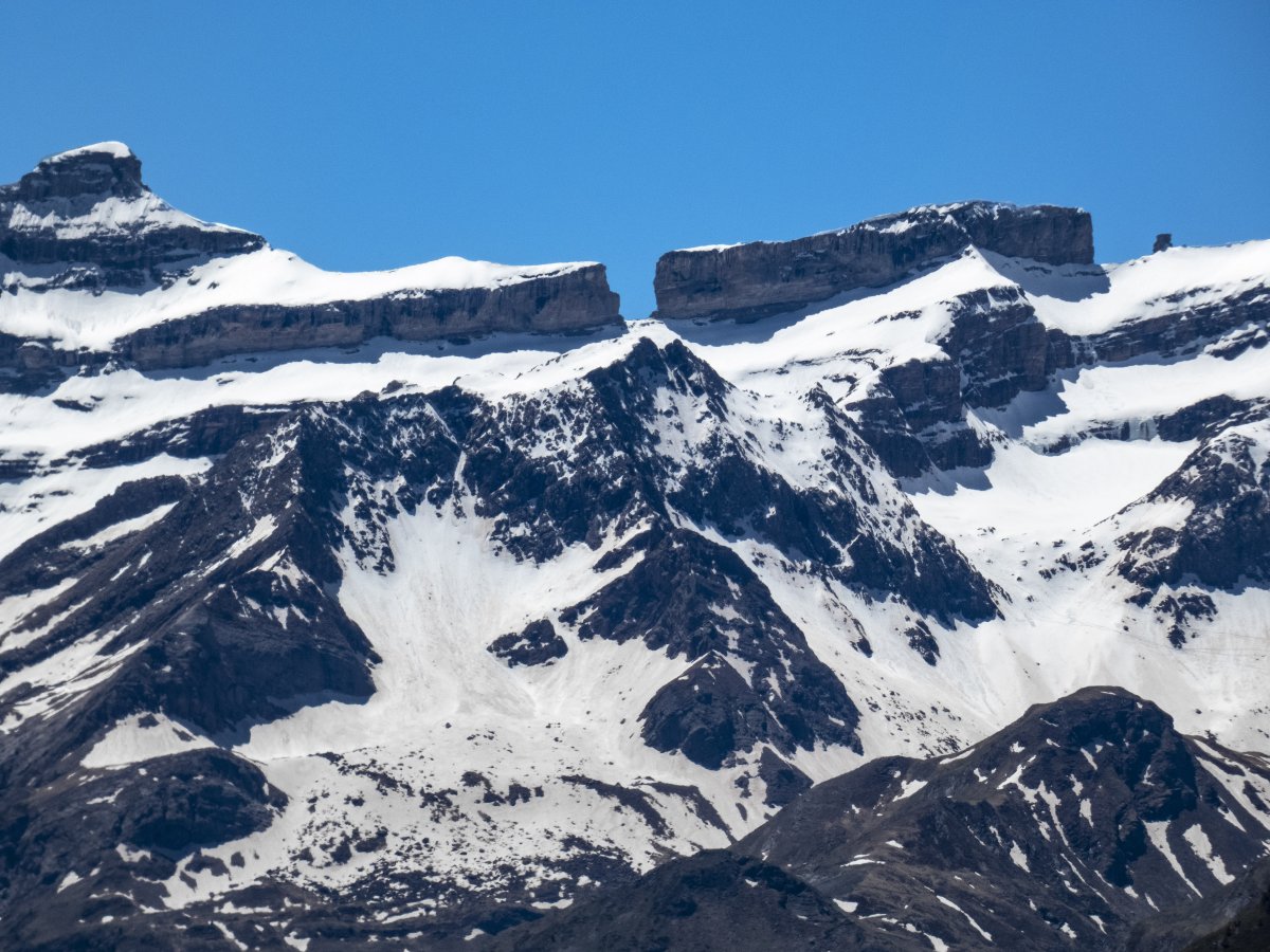 Vue sur la brche de Roland, depuis le pic de Bergons