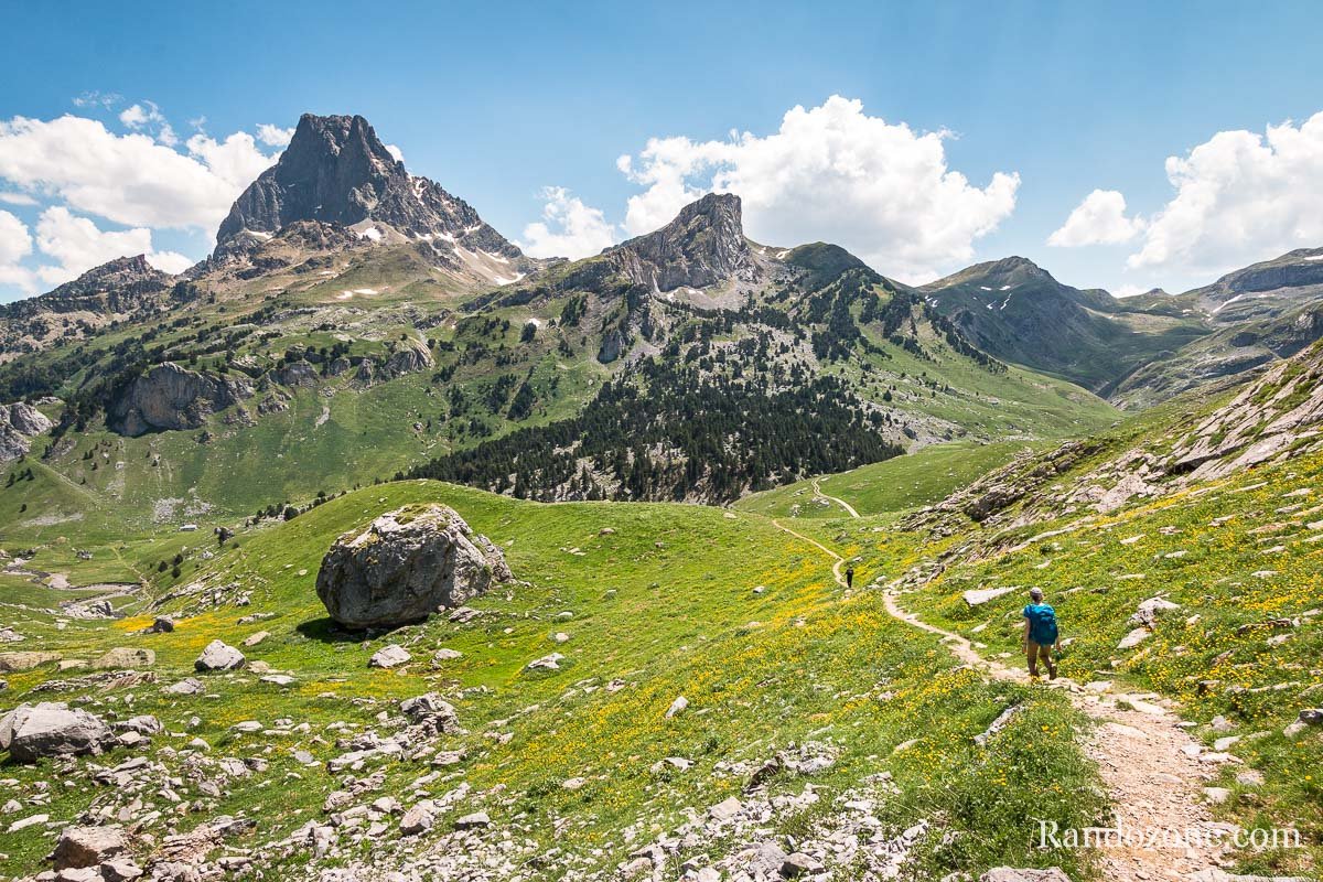 Pic du Midi d'Ossau en arrire plan