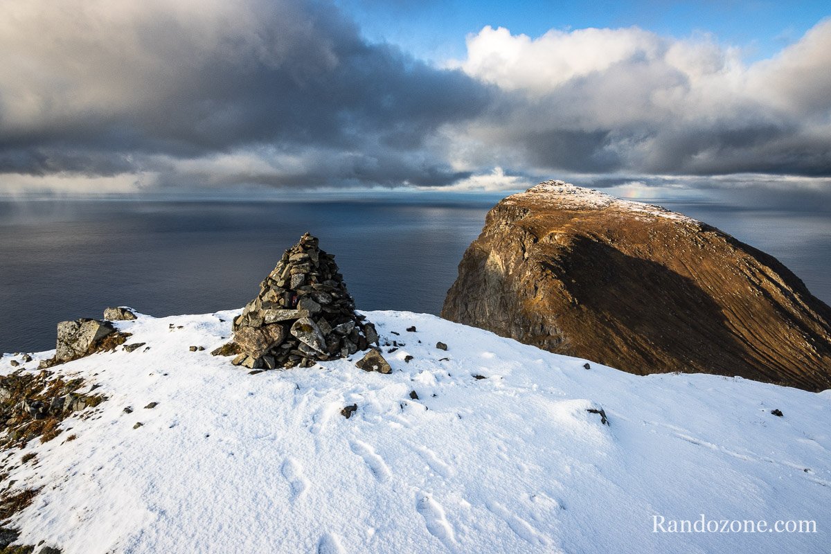 De la neige au sommet de Ryten