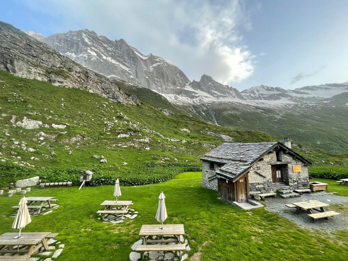 Depuis une fentre du refuge de la Glire en Vanoise