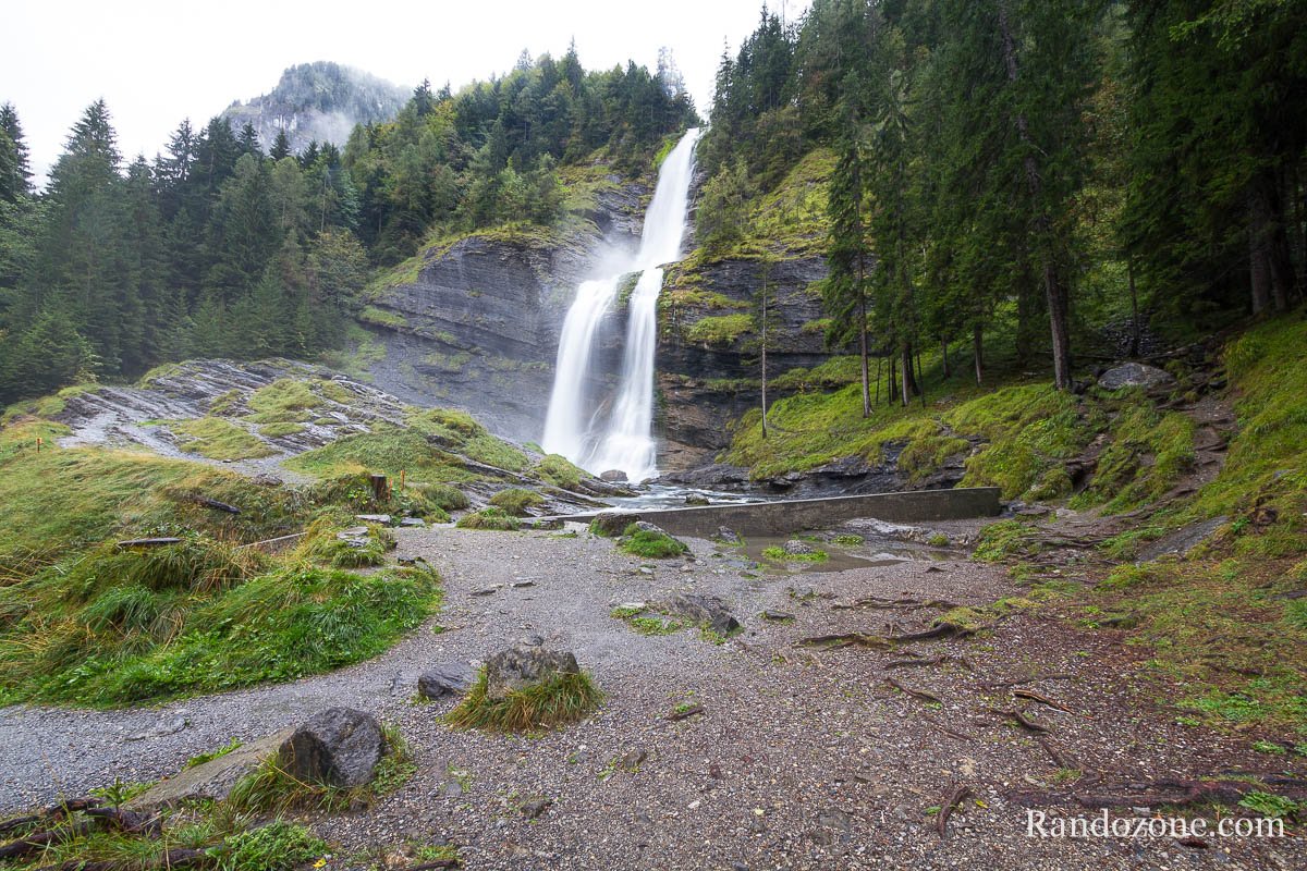 Cascade du Rouget d'un peu plus loins Cascade du Rouget d'un peu plus loins