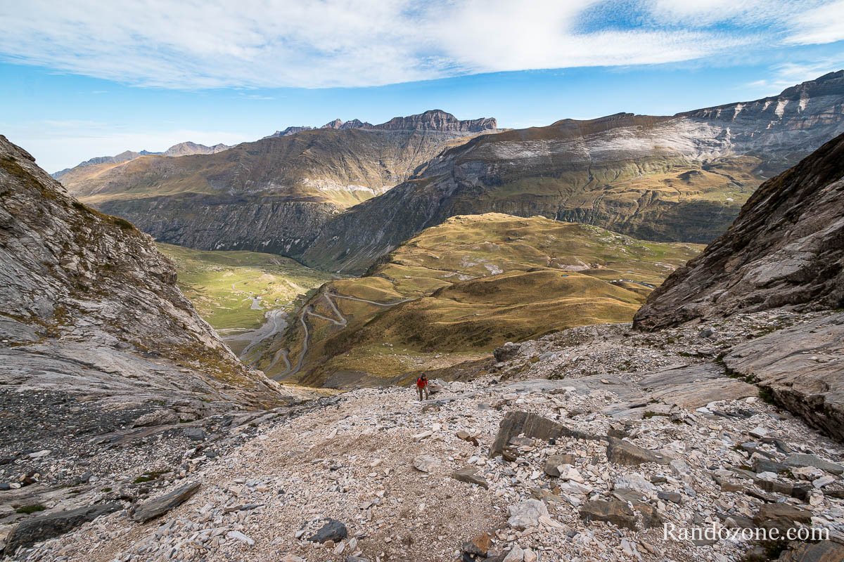 La monte est parfois un peu raide et dans des pierriers