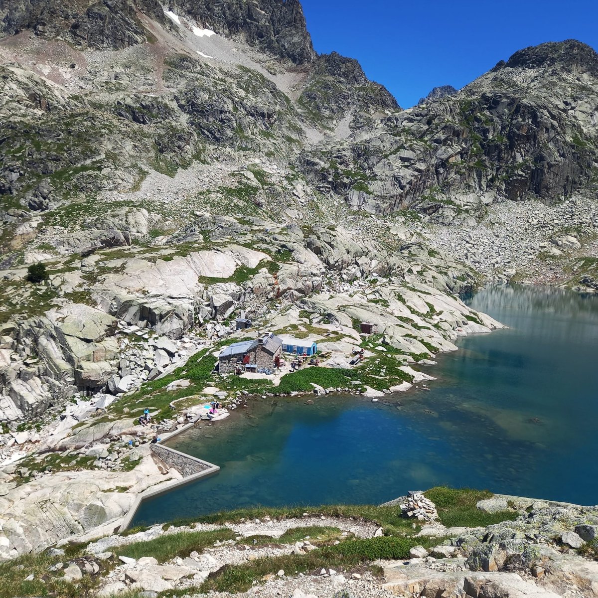 Lac d'Arrémoulit et son refuge