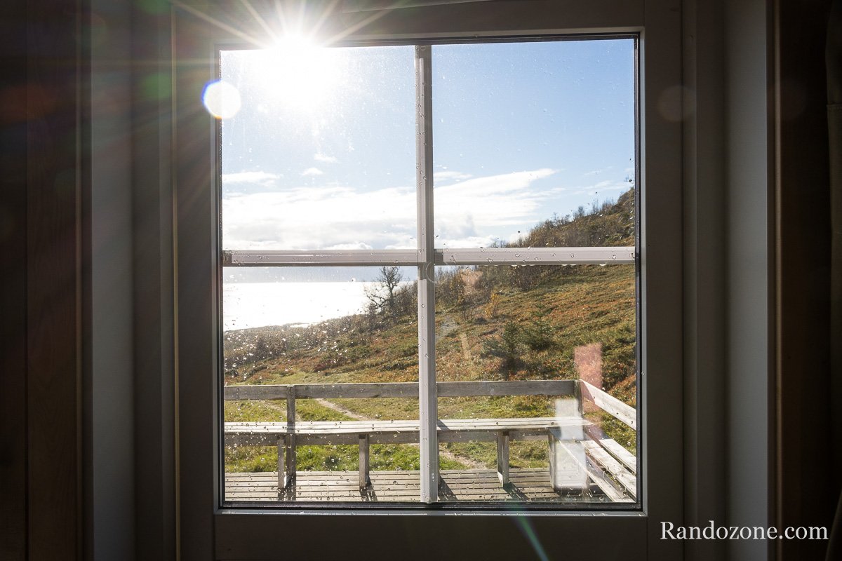 Vue depuis la fentre du refuge Losjehytta dans les les Vesteralen