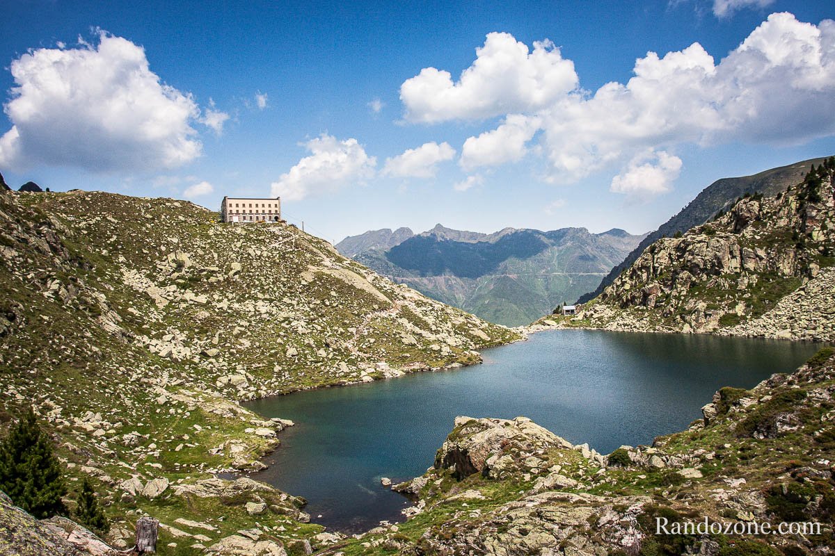Refuge de la Glre et son lac
