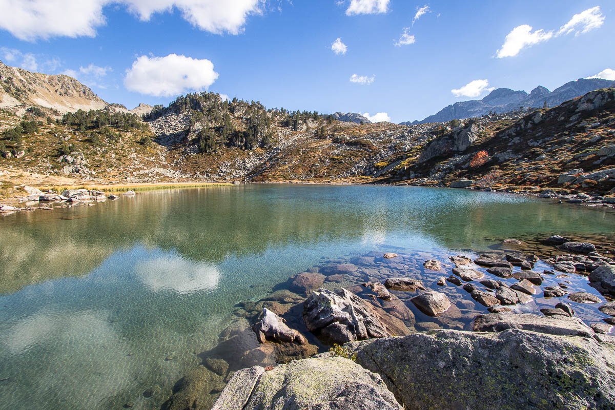 Lac Blanc et massif du Nouvielle en arrire plan