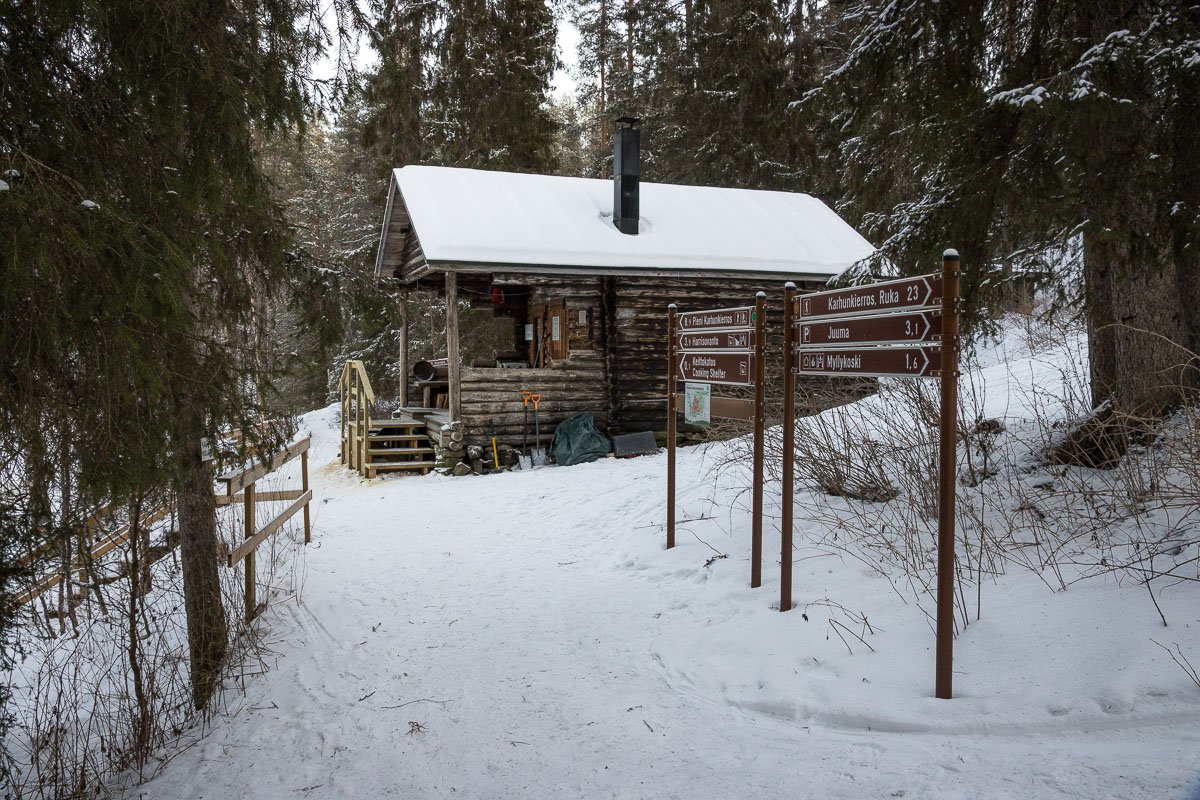 On arrive au surperbe refuge en bois