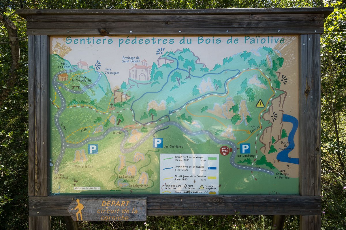 Sentiers dans le bois de Païolive
