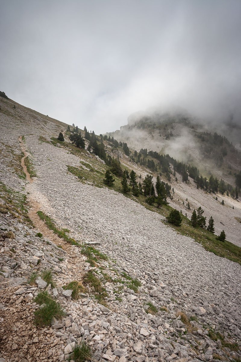 Le sentier traverse des éboulis mais aucune difficulté
