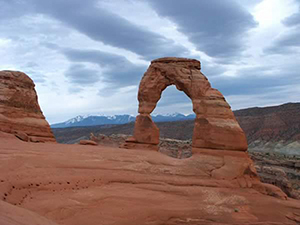 Delicate Arch attend le soleil
