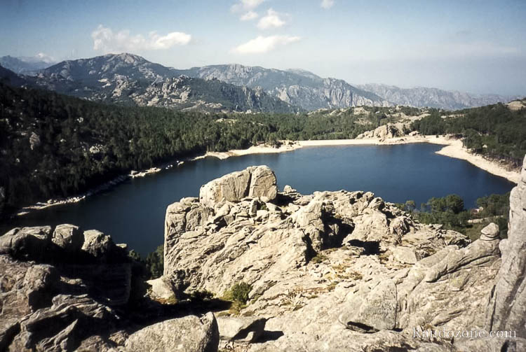 Corse : Lac de l'Ospdale en contrebas