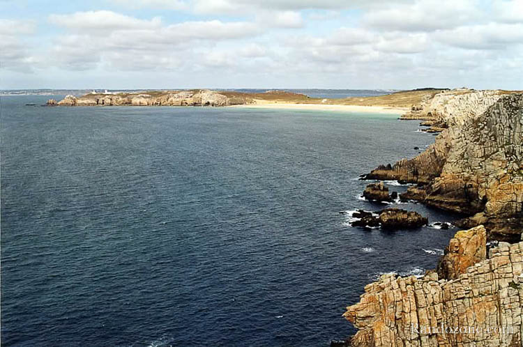 France : Falaise et plage en Bretagne