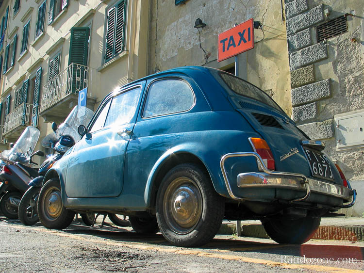 Italie : Fiat 500 dans une rue