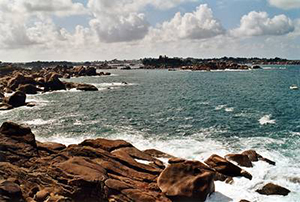 Mer et rochers en Bretagne