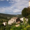 Le Cheiron Coursegoules; Le village depuis la terrasse principale.